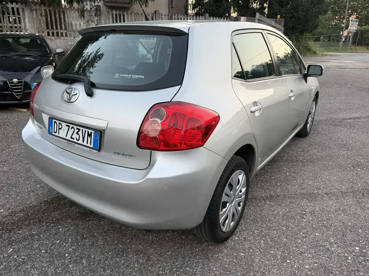 Usata Toyota Auris Sol 97 CV (71 kW) 2008 Grigio Utilitaria