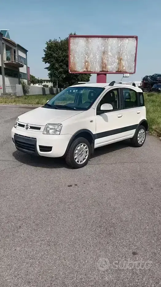 Usata Fiat Panda 4x4 Climbing 69 CV (50 kW) 2012 Bianco Utilitaria