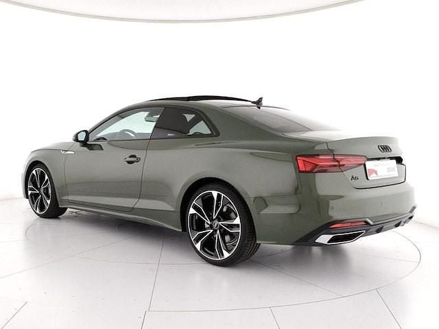 Nuova Audi A5 Sportback S-Line 204 CV (150 kW) 2025 Verde district metallizzato Utilitaria