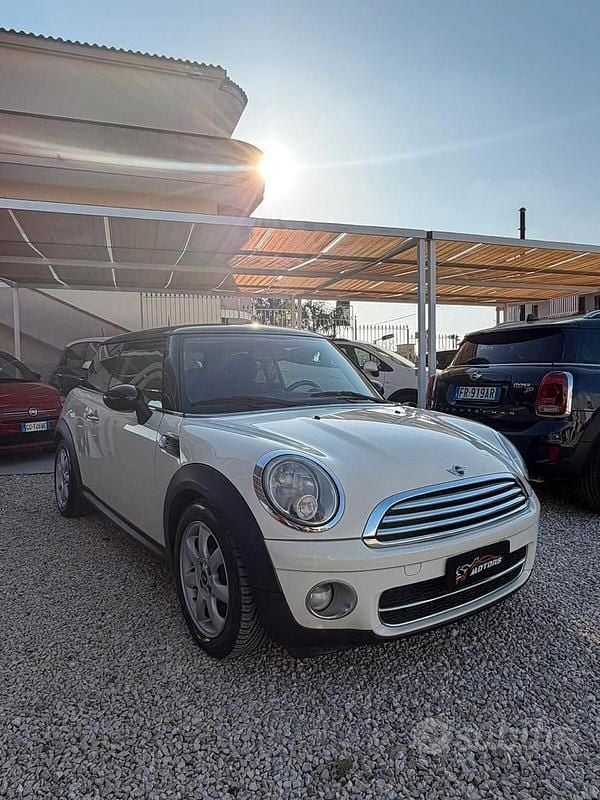 Usata Mini Cooper D 110 CV (80 kW) 2009 Beige Utilitaria