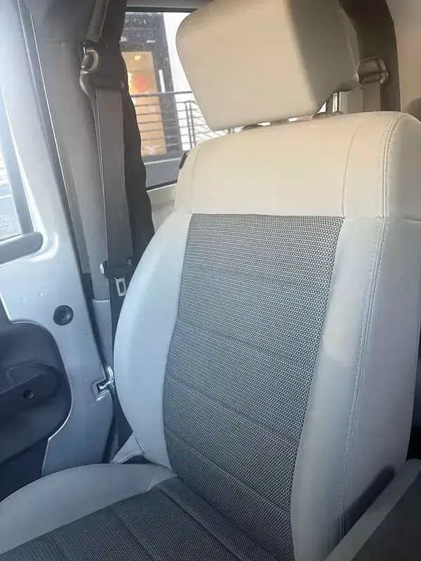 Usado Jeep Wrangler Sahara 177 HP (130 kW) 2010 Prateado SUV