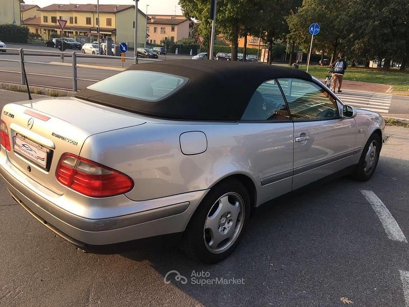 Usata Mercedes CLK200 192 CV (141 kW) 1998 Grigio Cabrio