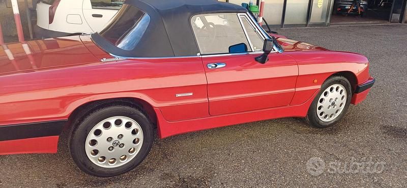 Usata Alfa Romeo Spider 125 CV (91 kW) 1986 Rosso Cabrio