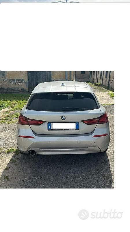 Usado BMW 116 Luxury Line 109 HP (80 kW) 2020 Cinzento Citadino