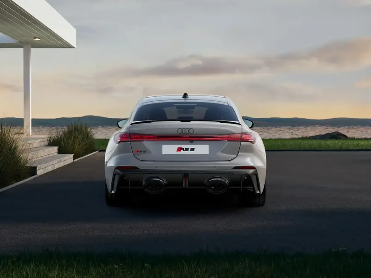 Nuova Audi RS5 Performance 639 CV (469 kW) 2026 Grigio plateau metallizzato Berlina