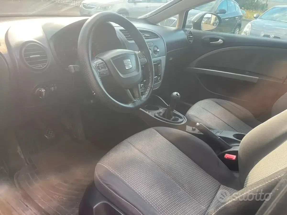 Usata Seat Leon Style 90 CV (66 kW) 2012 Nero Berlina