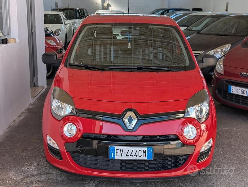 Rosso Usata 2014 Renault Twingo Night&Day Due volumi | 4900 € (Buon prezzo) - Immagine 1/4