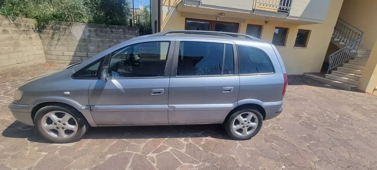 Usata Opel Zafira 101 CV (74 kW) 2004 Monovolume