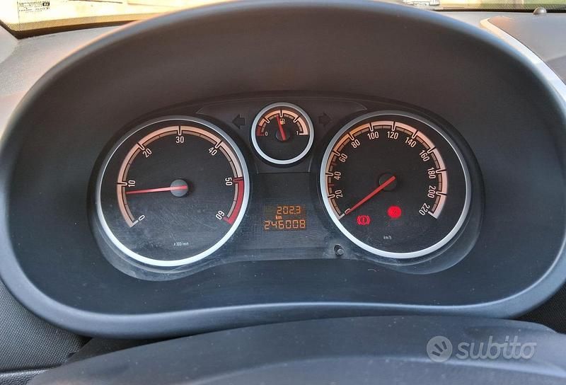 Usata Opel Corsa Cosmo 75 CV (55 kW) 2009 Blu/azzurro Utilitaria