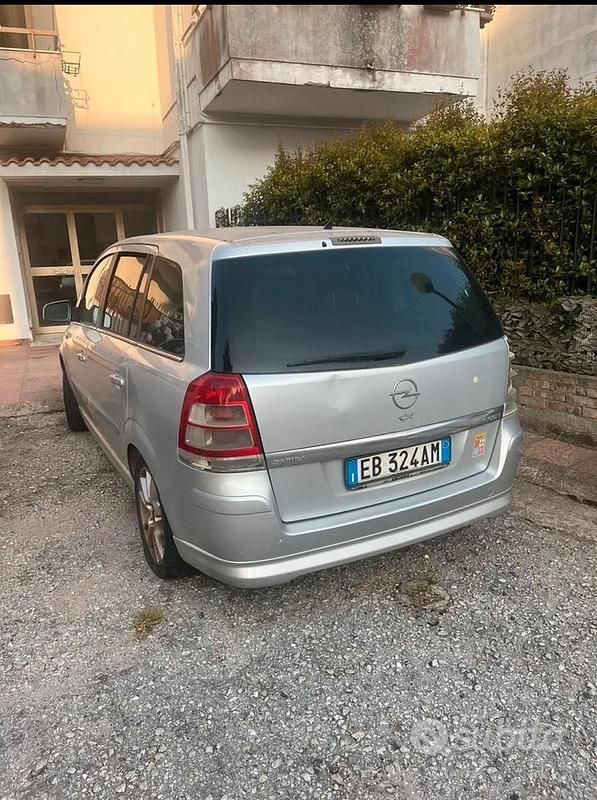 Usata Opel Zafira 140 CV (102 kW) 2012 Grigio Monovolume