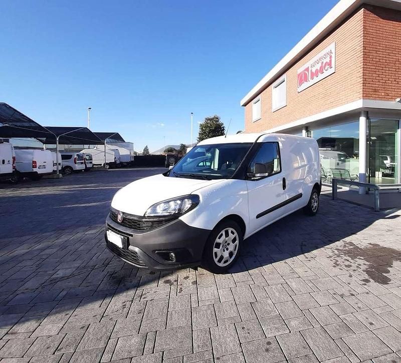 Usata Fiat Doblò 120 CV (88 kW) 2022 Bianco Monovolume