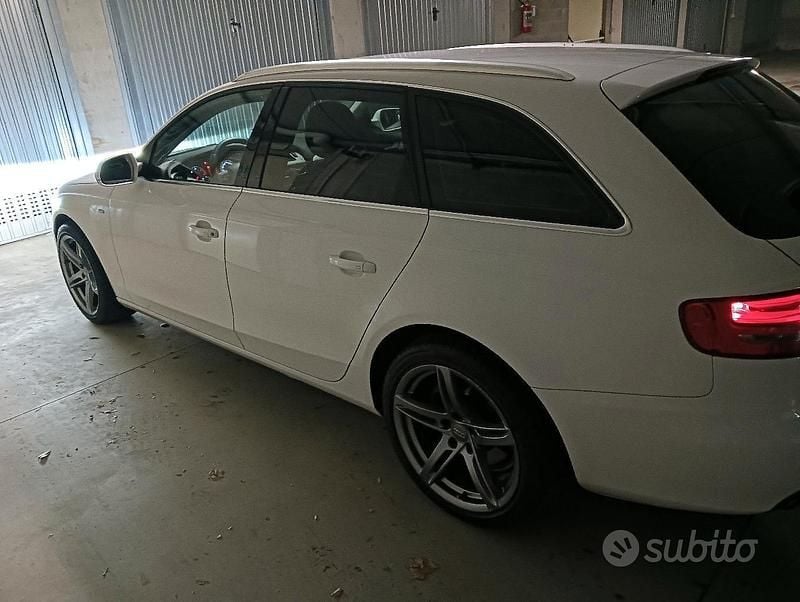 Bianco Usata 2012 Audi A4 Station wagon | 6000 € (Buon prezzo) - Immagine 1/4