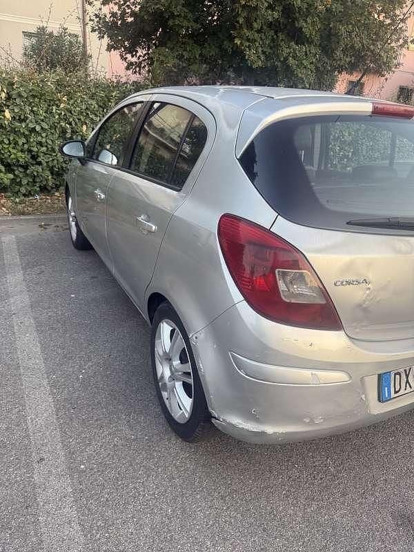 Usata 2010 Opel Corsa Enjoy Tre volumi | 1500 € (Super prezzo) - Immagine 1/3