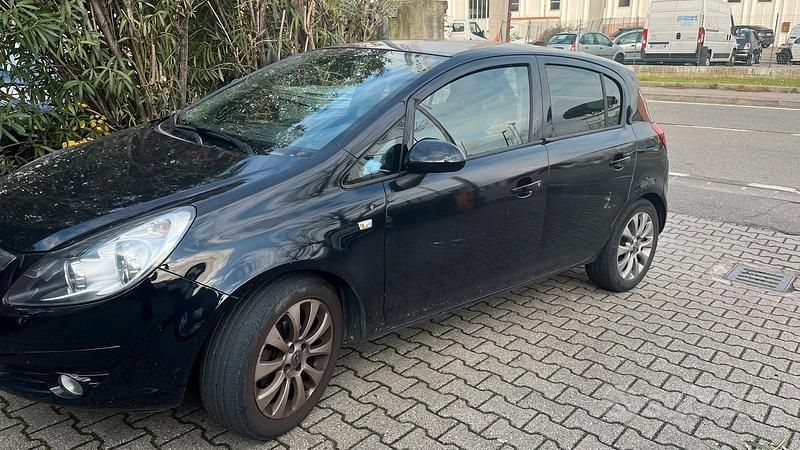 Usata Opel Corsa Club 86 CV (63 kW) 2010 Nero Berlina