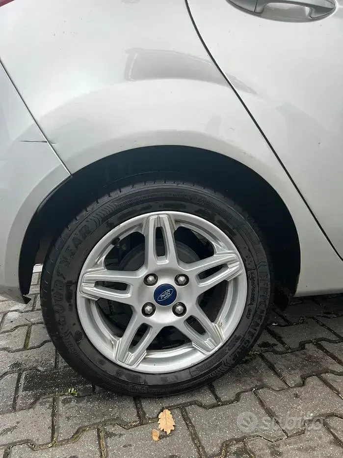 Usata Ford Fiesta Titanium 80 CV (58 kW) 2013 Grigio Utilitaria