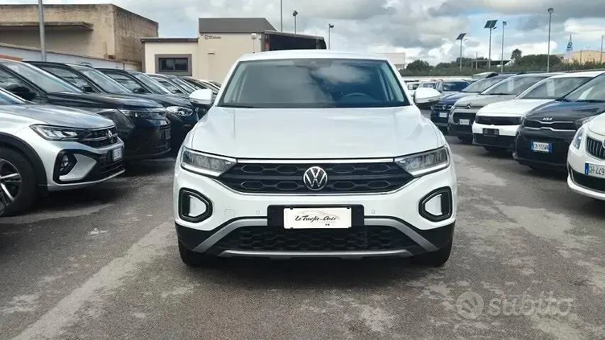 Usata VW T-Roc Life 110 CV (80 kW) 2023 Bianco SUV