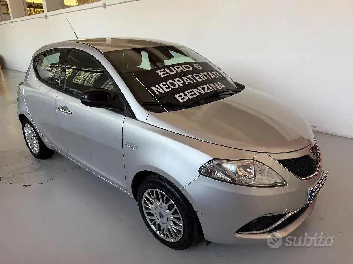 Usata Lancia Ypsilon Platinum 69 CV (50 kW) 2017 Grigio Utilitaria