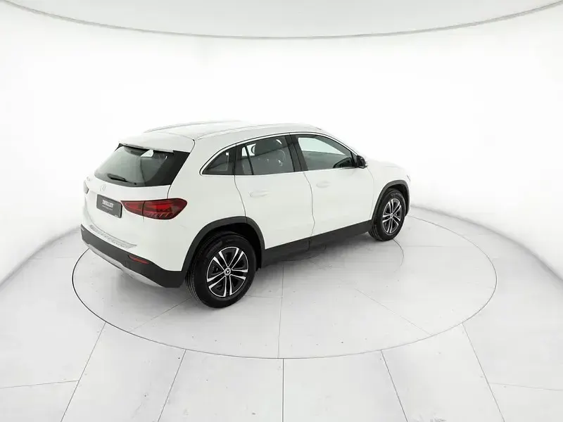 Usata Mercedes GLA180 Executive 116 CV (85 kW) 2024 Bianco SUV