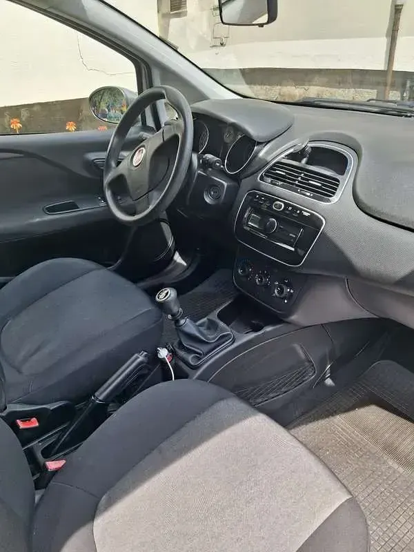 Usata Fiat Punto Lounge 77 CV (56 kW) 2014 Utilitaria