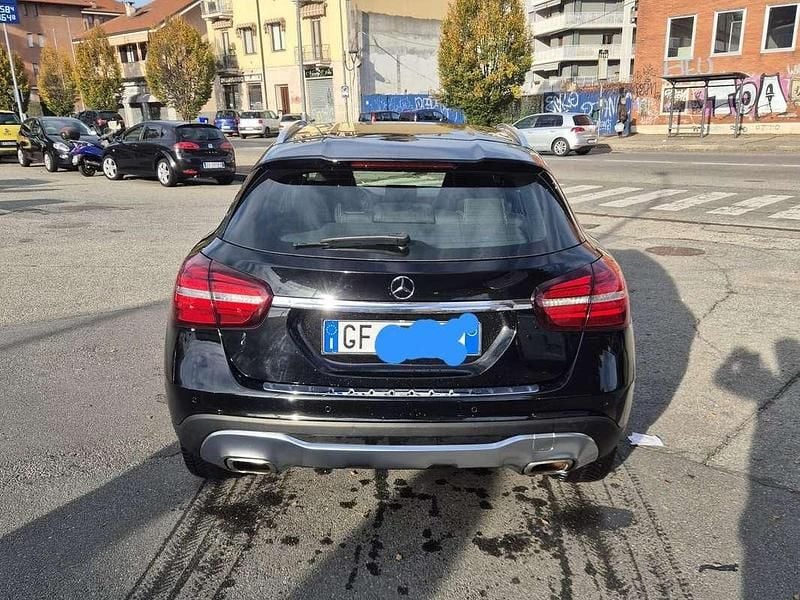 Usata Mercedes GLA180 122 CV (89 kW) 2019 Nero SUV