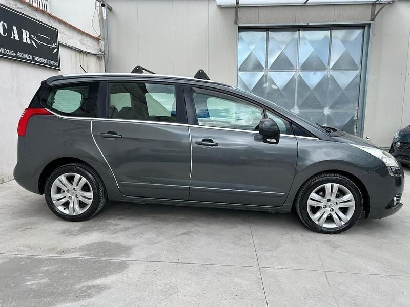 Usata Peugeot 5008 Allure 114 CV (83 kW) 2013 Grigio Monovolume