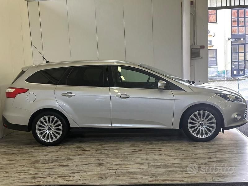Usata Ford Focus Titanium 125 CV (91 kW) 2012 Grigio Station wagon