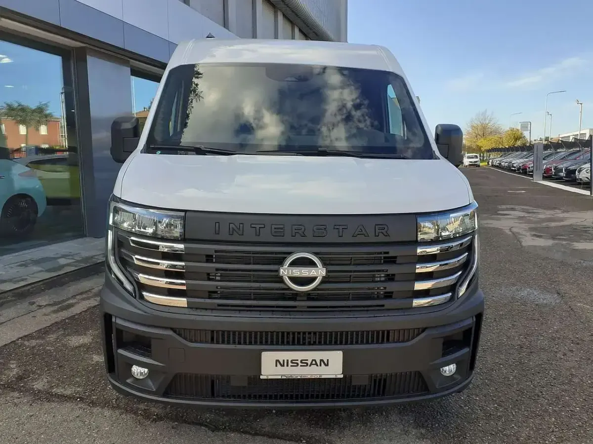 Nuova Nissan Interstar N-Connecta 131 CV (96 kW) 2026 Bianco Furgone