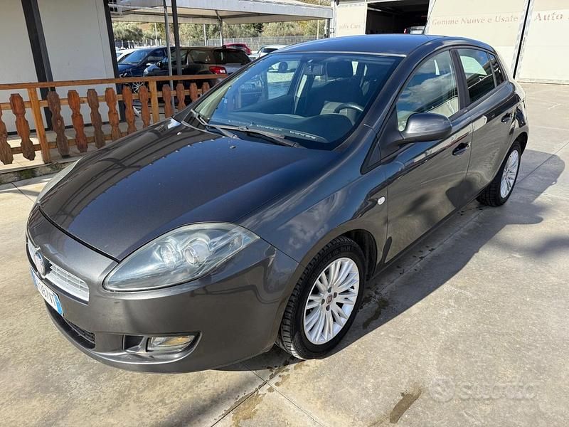 Usata Fiat Bravo Dynamic 120 CV (88 kW) 2011 Marrone Utilitaria