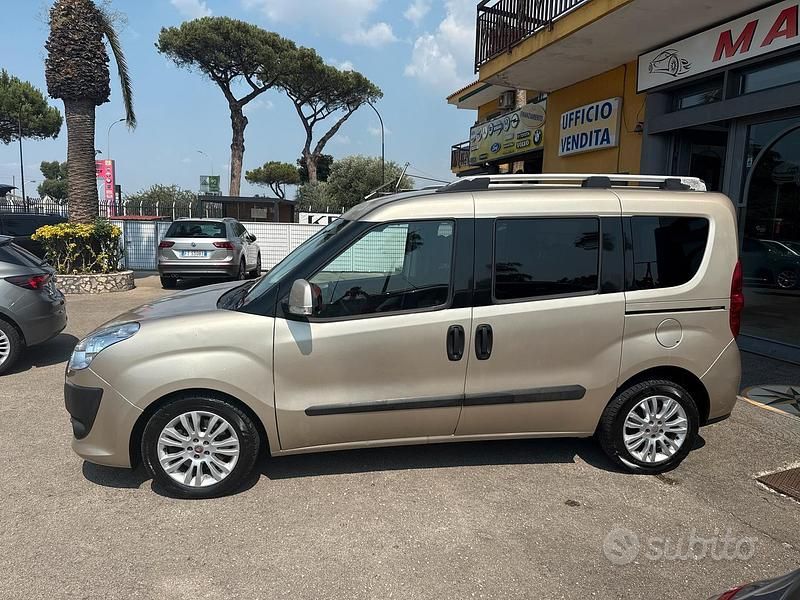 Usata Fiat Doblò Emotion 120 CV (88 kW) 2011 Grigio Monovolume