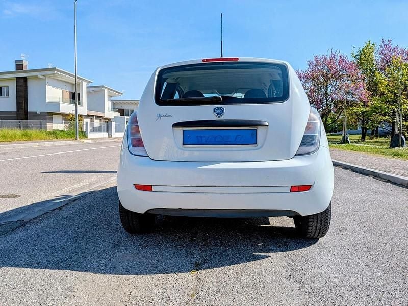 Usata Lancia Ypsilon 69 CV (50 kW) 2010 Bianco Utilitaria