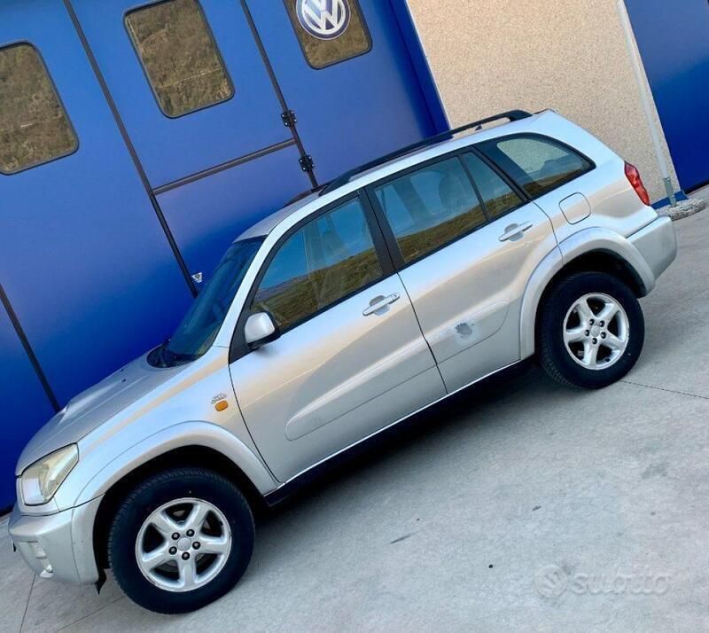 Usata Toyota RAV4 Sol 116 CV (85 kW) 2003 Argento metallizzato SUV