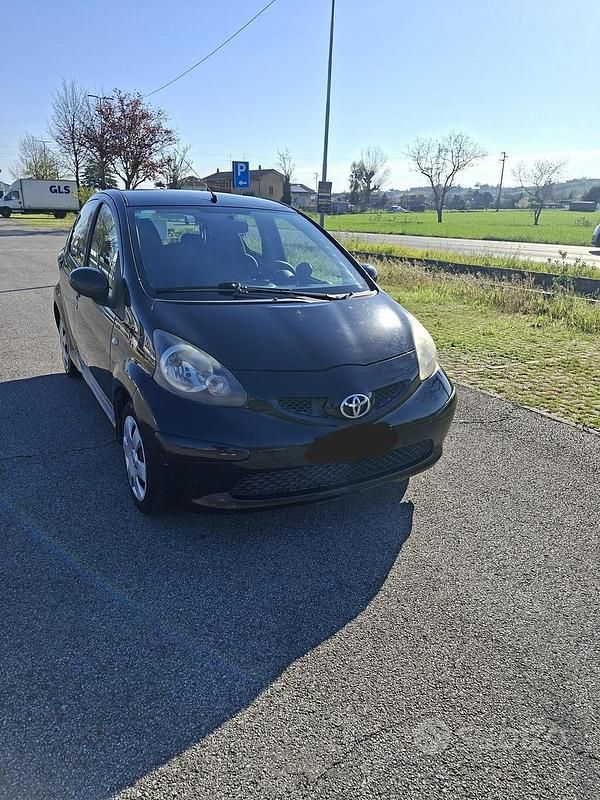 Usata Toyota Aygo 68 CV (50 kW) 2008 Nero Utilitaria