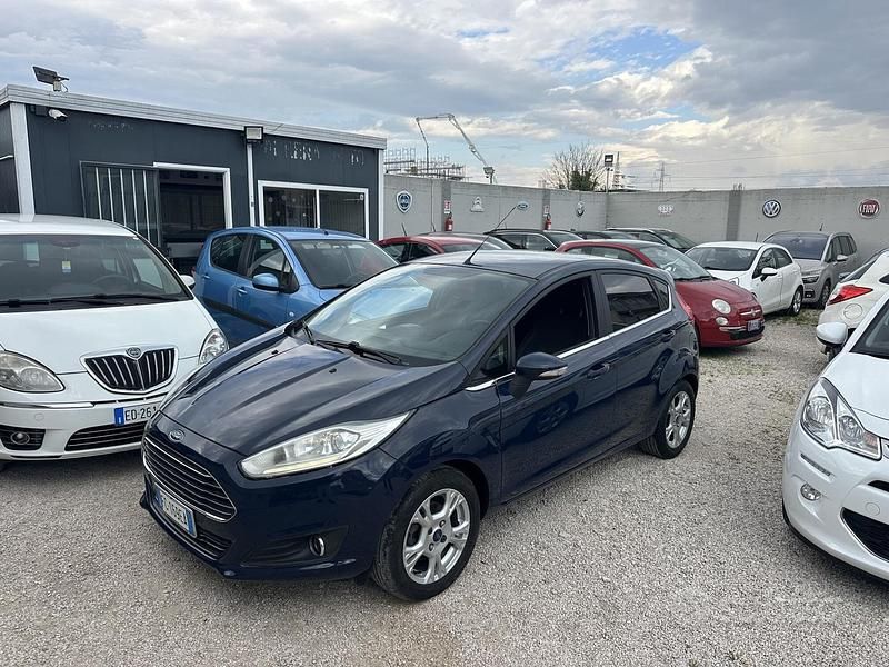 Usata Ford Fiesta Titanium 95 CV (69 kW) 2016 Blu Berlina