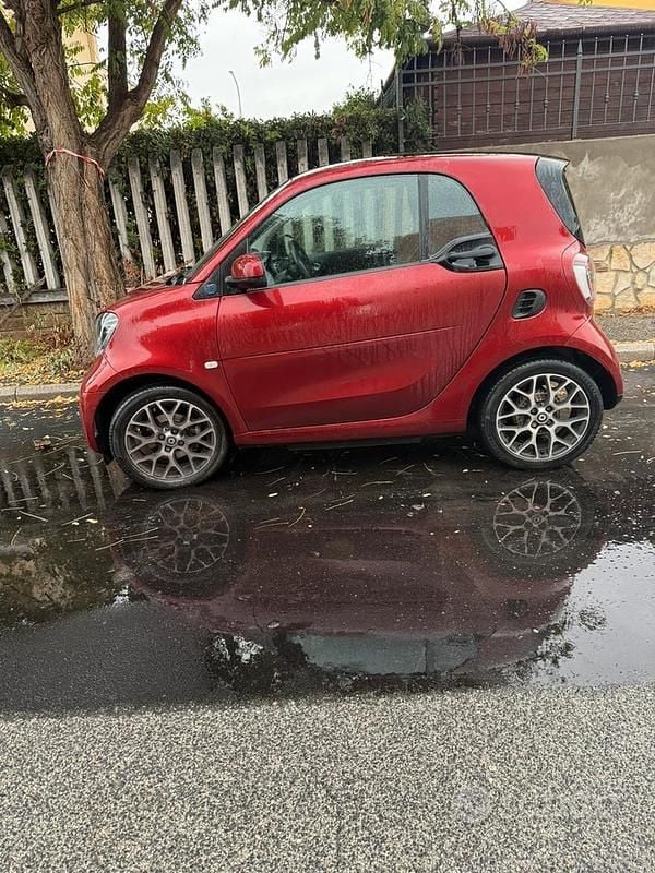 Usata Smart ForTwo Coupé 41 kW (56 CV) 2023 Rosso Utilitaria