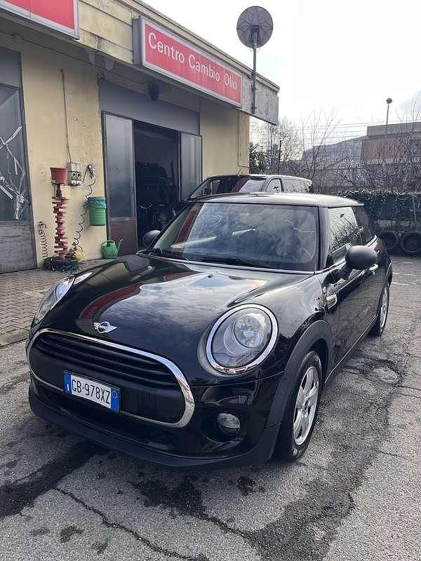 Begagnad Mini ONE 75 HK (55 kW) 2016 Svart Halvkombi
