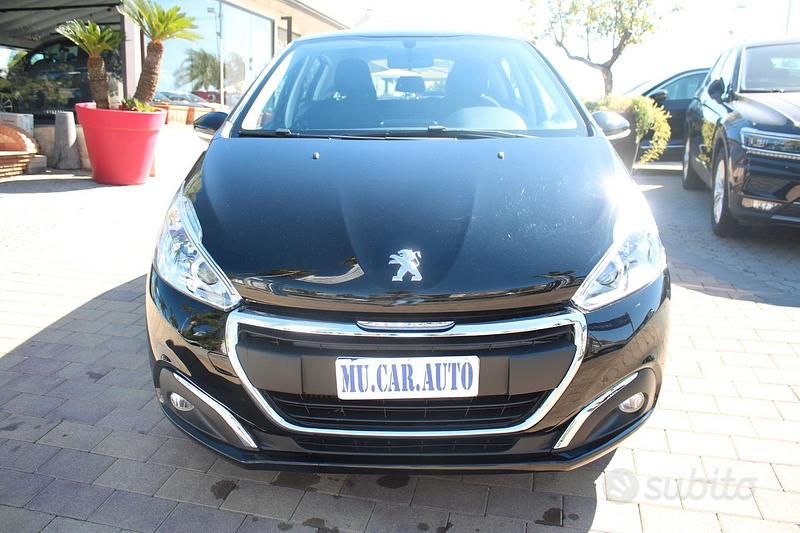 Usata Peugeot 208 Active 75 CV (55 kW) 2016 Nero Utilitaria