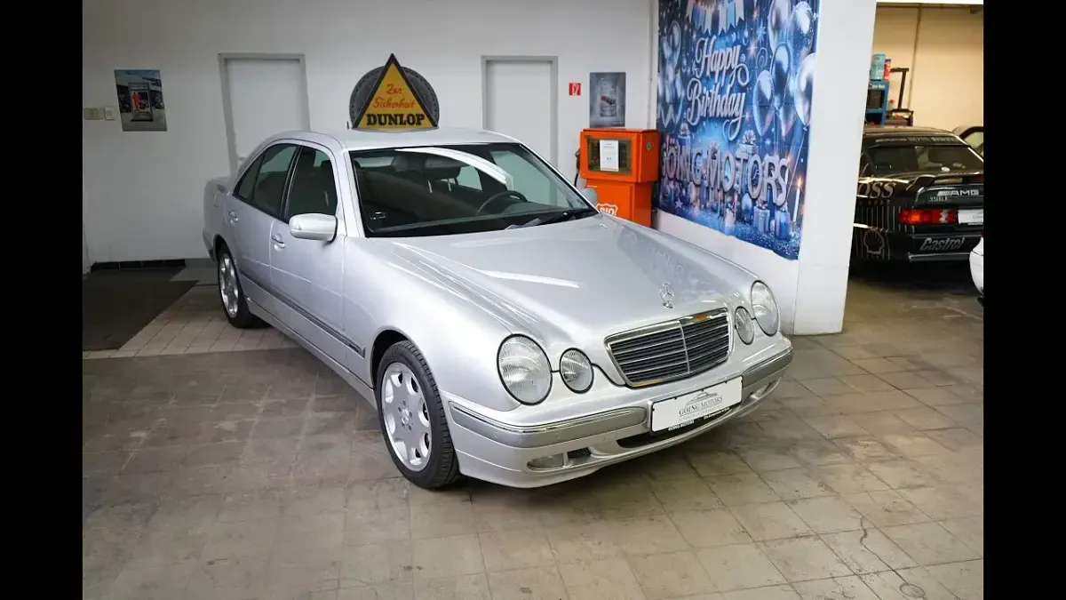 Begagnad Mercedes E200 163 HK (119 kW) 2001 Silver Sedan