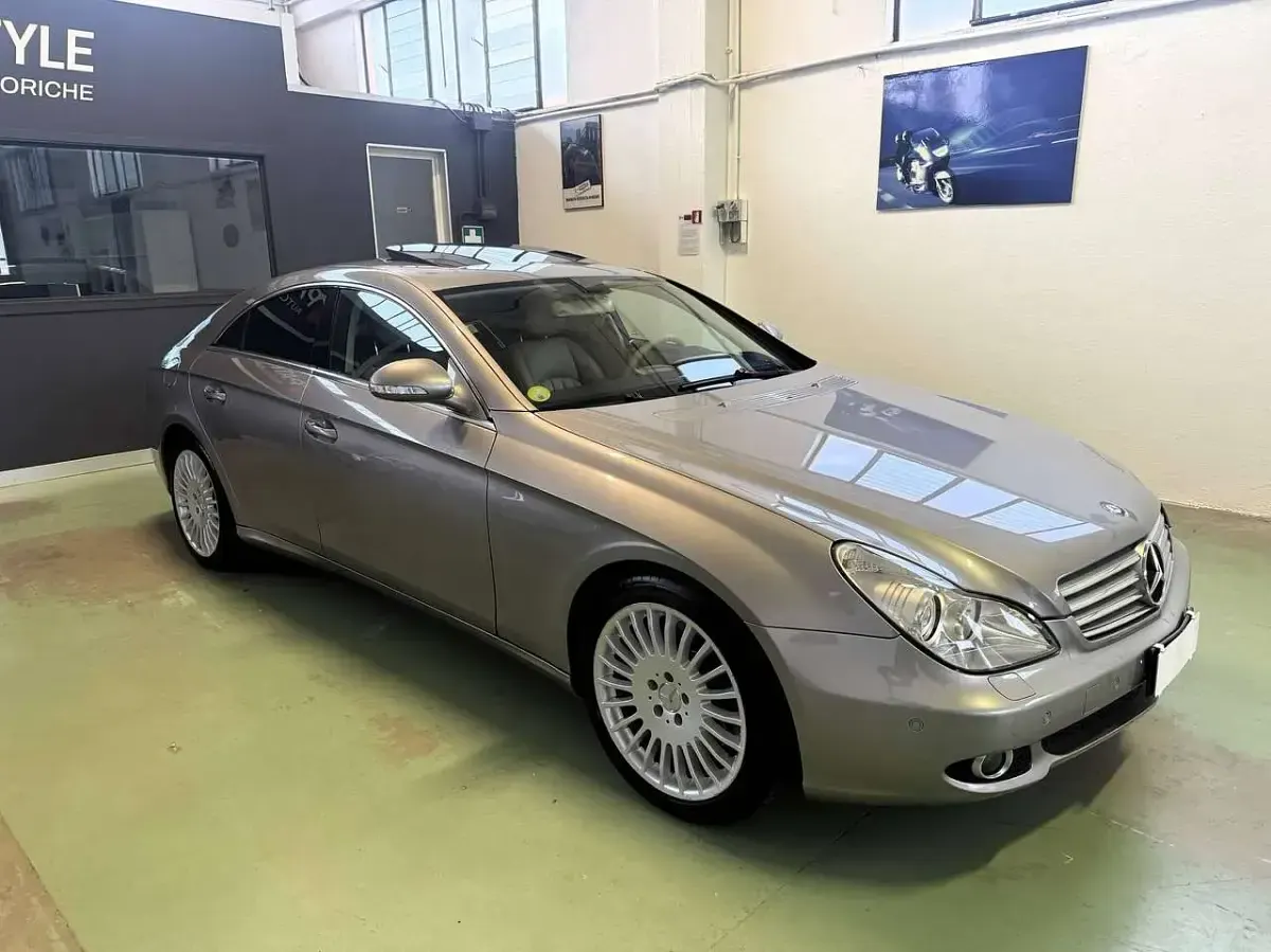 Usata Mercedes CLS350 AMG 272 CV (200 kW) 2004 Argento Berlina
