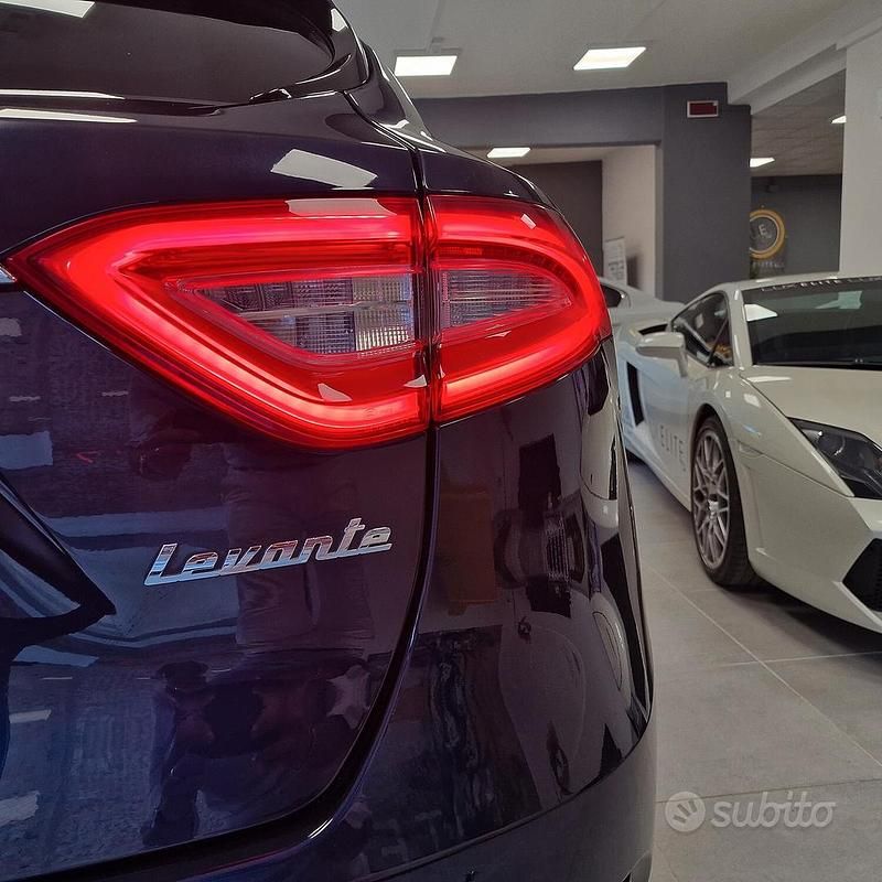 Usata Maserati Levante GranLusso 250 CV (183 kW) 2017 Blu SUV