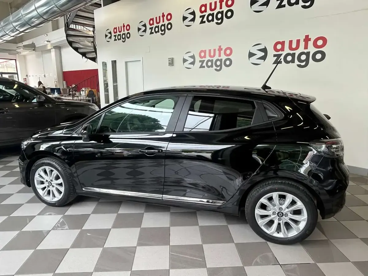 Usata Renault Clio V Evolution 91 CV (66 kW) 2025 Nero metallizzato Berlina