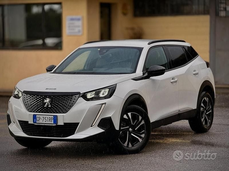 Usata Peugeot 2008 GT 131 CV (96 kW) 2023 Bianco SUV