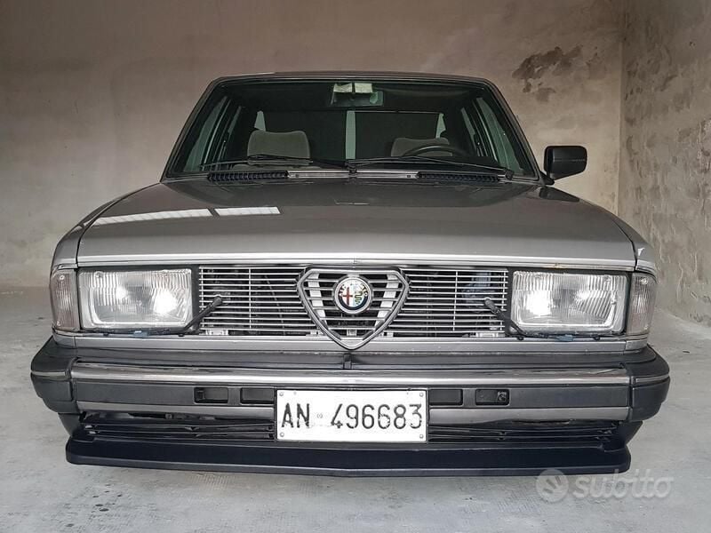 Usata Alfa Romeo Alfa 6 Quadrifoglio 158 CV (116 kW) 1984 Argento Berlina