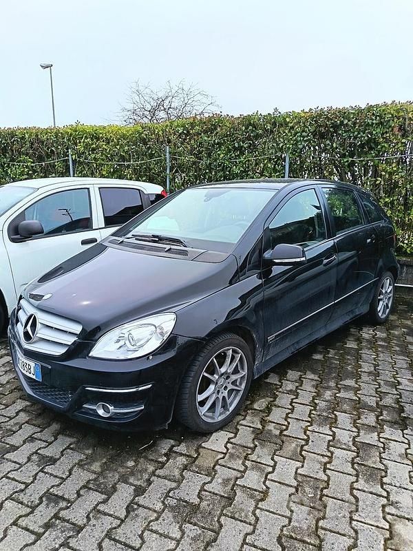 Usata Mercedes B200 140 CV (102 kW) 2008 Nero Monovolume