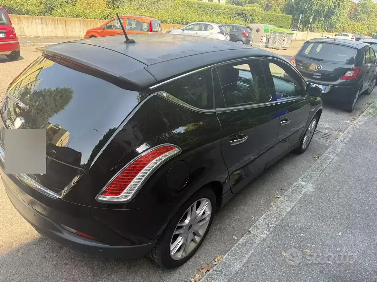 Usata Lancia Delta 120 CV (88 kW) 2010 Nero Utilitaria