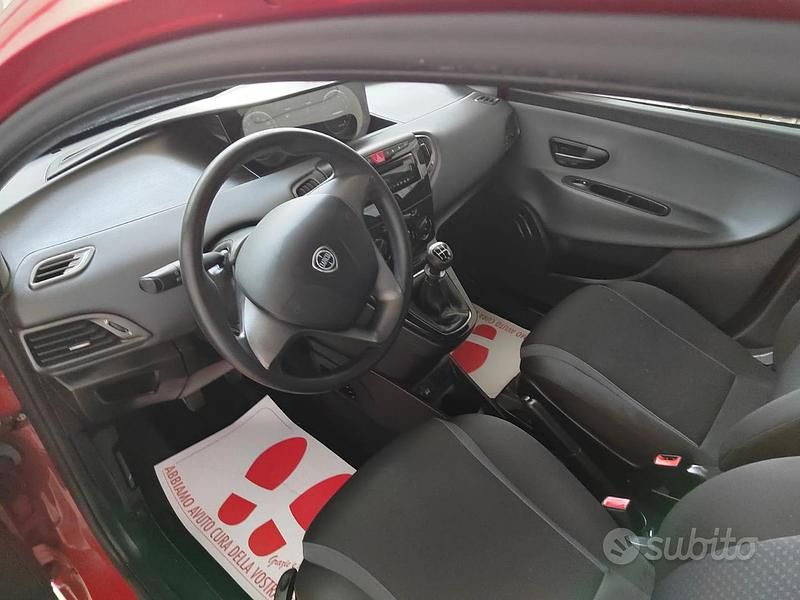 Usata Lancia Ypsilon 69 CV (50 kW) 2016 Rosso Utilitaria