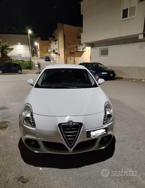 Usata Alfa Romeo Giulietta 105 CV (77 kW) 2011 Bianco Utilitaria