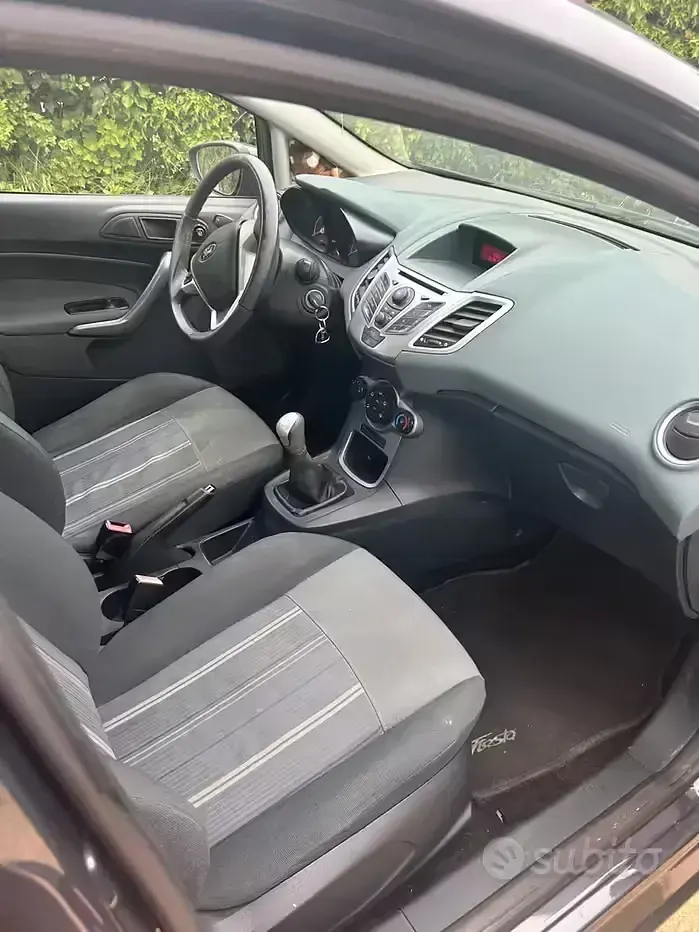 Usata Ford Fiesta Titanium 68 CV (50 kW) 2009 Grigio Berlina