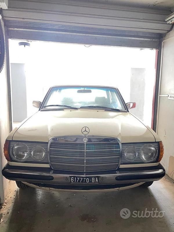 Usata Mercedes 200 1980 Giallo Berlina