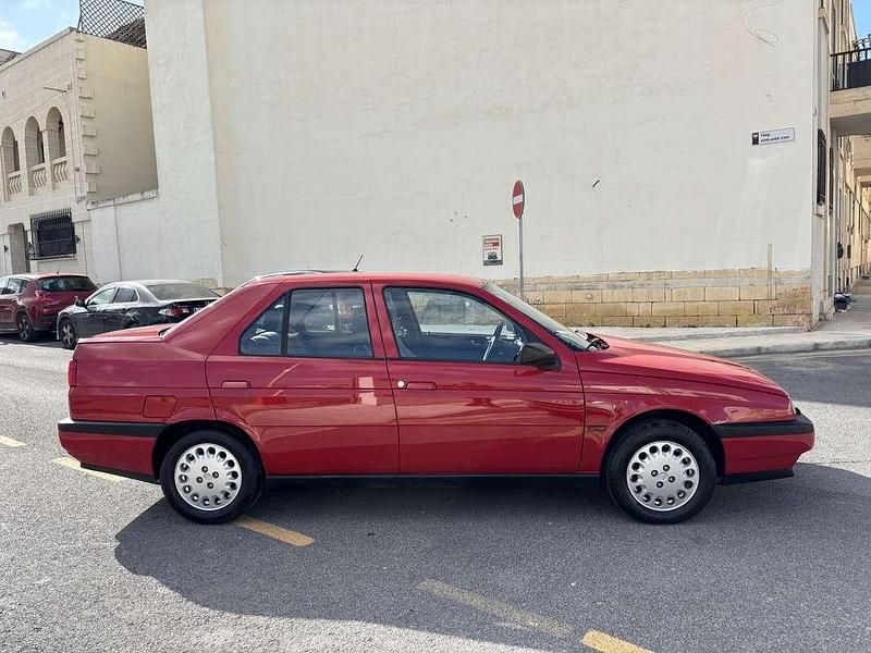 Usata Alfa Romeo 155 144 CV (105 kW) 1993 Rosso Berlina