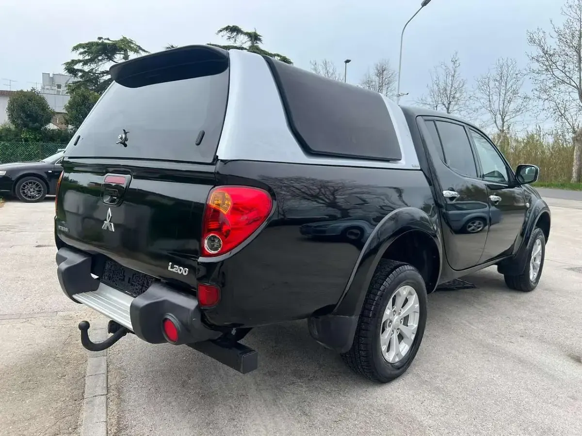 Usata Mitsubishi L200 Intense+ 178 CV (130 kW) 2012 Nero Pick-up